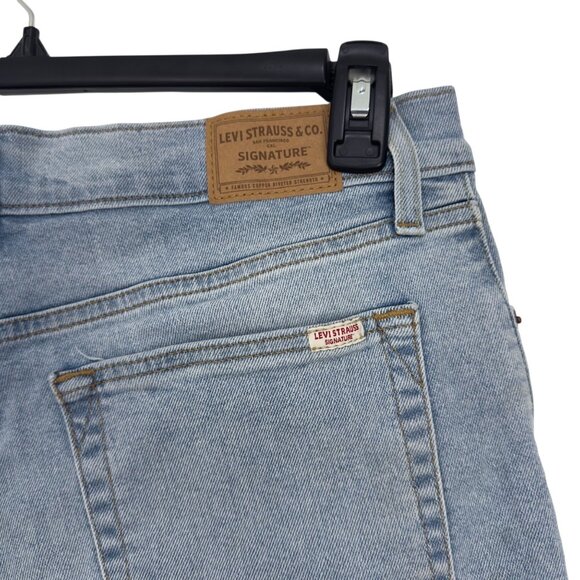 Levis Signature Womens Denim Vintage Original Shorts Size 10 Light Wash Raw Hem - Picture 3 of 12